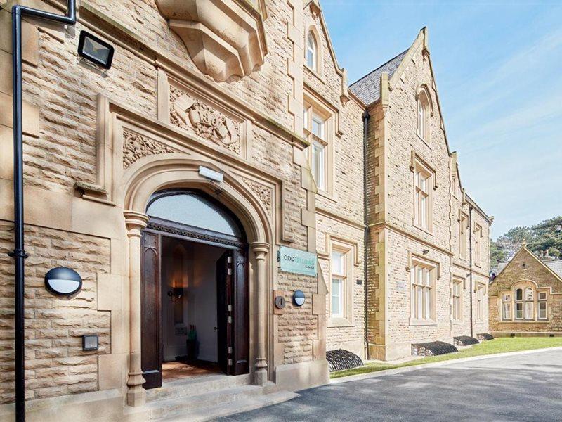 Oddfellows On The Park Cheadle  Exterior foto The former school buildings, now the home of the University of Huddersfield