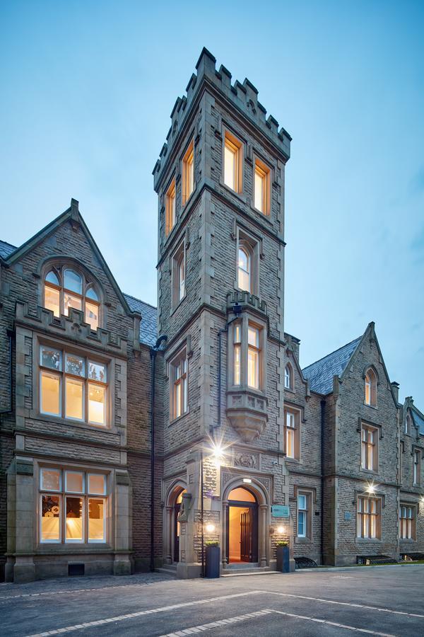 Oddfellows On The Park Cheadle  Exterior foto The Old Academy, Edinburgh