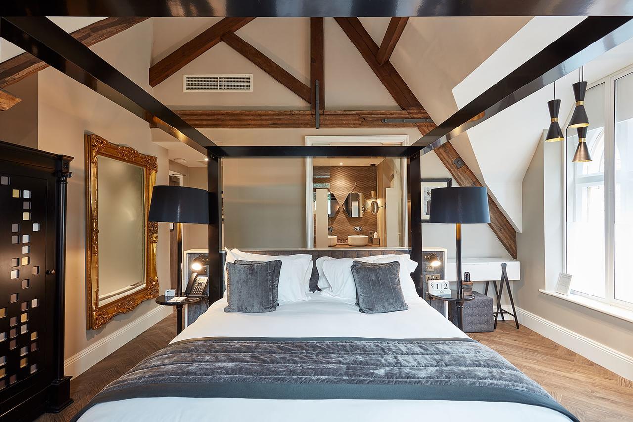 Oddfellows On The Park Cheadle  Exterior foto A bedroom at the hotel