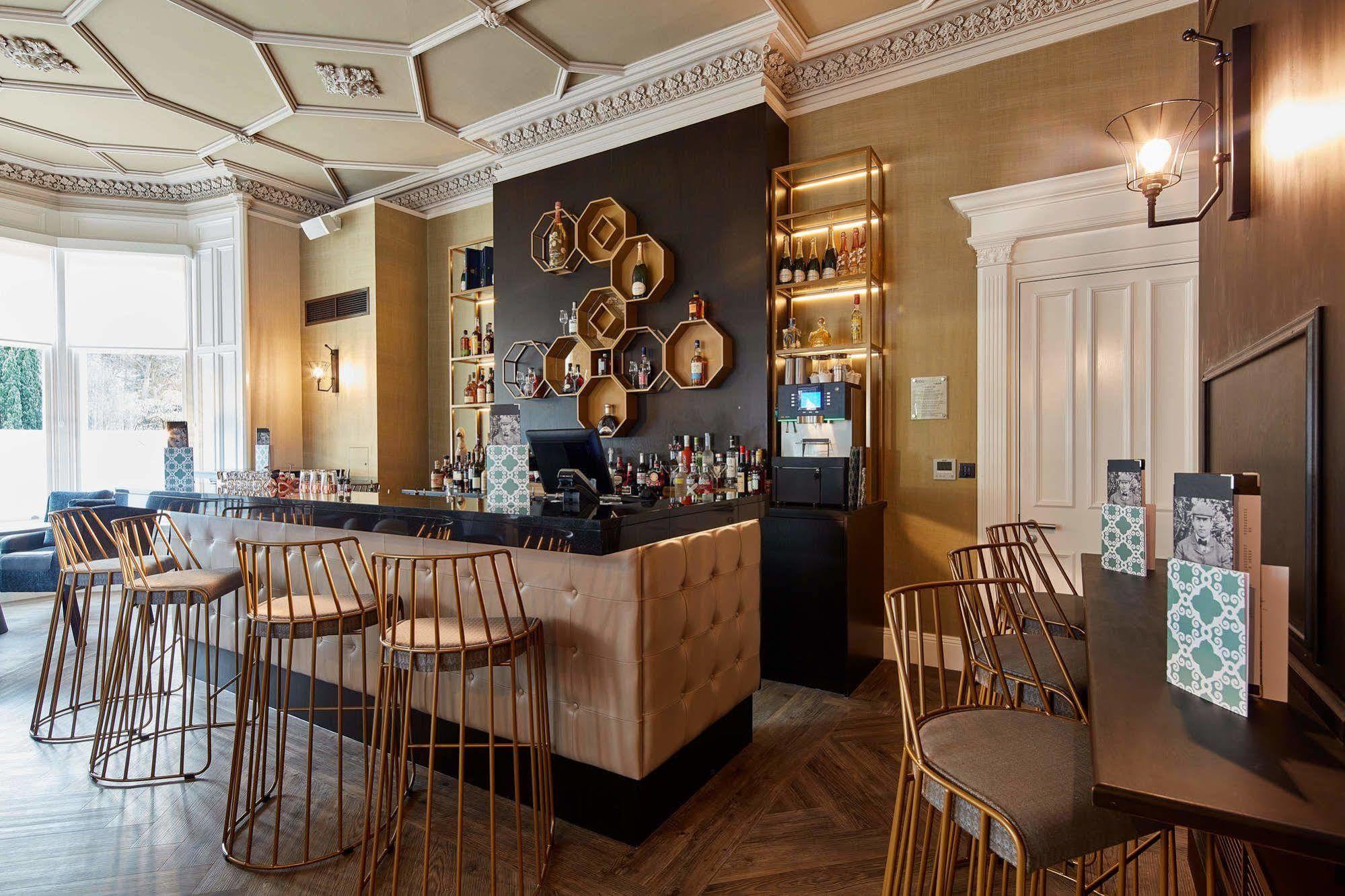 Oddfellows On The Park Cheadle  Exterior foto The bar at the hotel